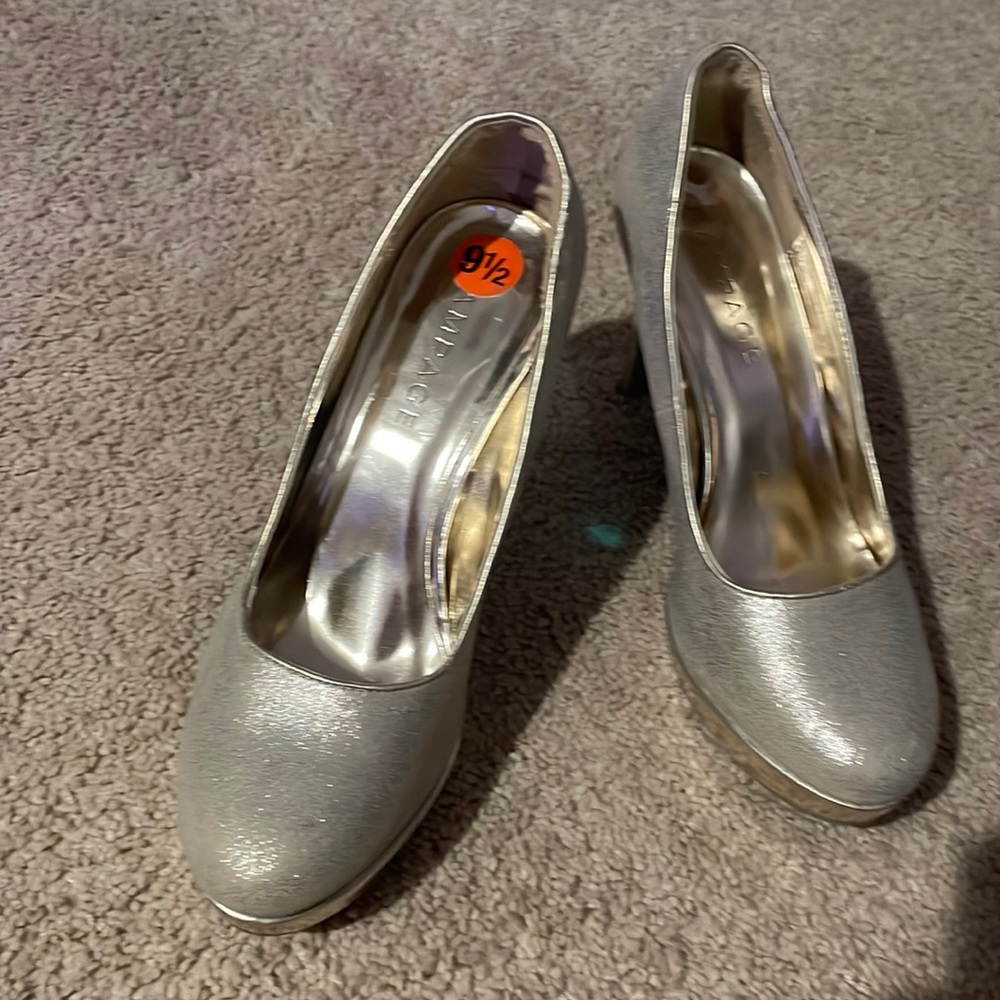 Rampage size 9 1/2 gold heels